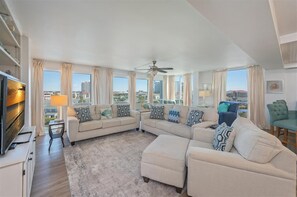Smart TV - Spacious 3 bedroom w/Beach Service ST 3061 (Destin)