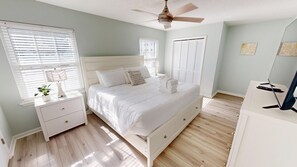 3 bedrooms, iron/ironing board, free WiFi, bed sheets - Coastal Comfort-Pet Friendly w/public beach access (Fort Walton Beach)