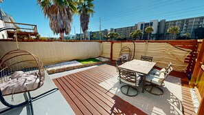 Outdoor dining - Coastal Comfort-Pet Friendly w/public beach access (Fort Walton Beach)