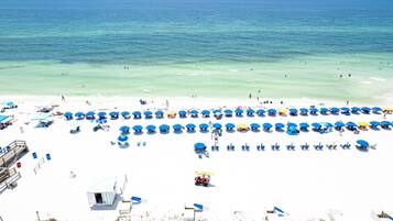 Una playa cerca