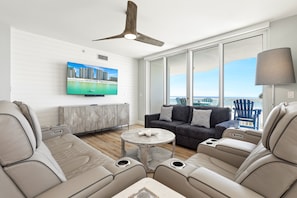 TV - Luxury on the Beach in Silver Beach 306E - Sleeps 10 w/spa shower (Destin)