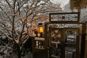 Winter magic lives here. - Cozy Cottage off Frankfort Avenue (Louisville)