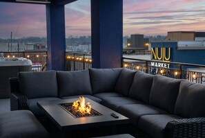 Property grounds - NuLu Skyline 5BR Penthouse and Rooftop Spa (Louisville)