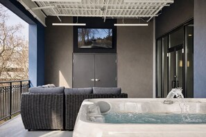 Outdoor spa tub - NuLu Skyline 5BR Penthouse and Rooftop Spa (Louisville)
