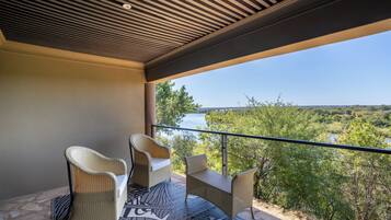 Luxury Double Room, Patio, River View | Teres/patio