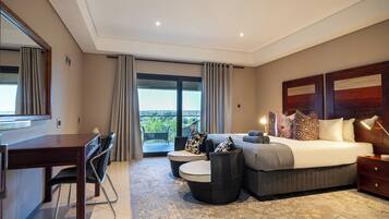 Luxury Double Room, Patio, River View | Meja, ruang kerja komputer riba, seterika/papan seterika, Wi-fi percuma