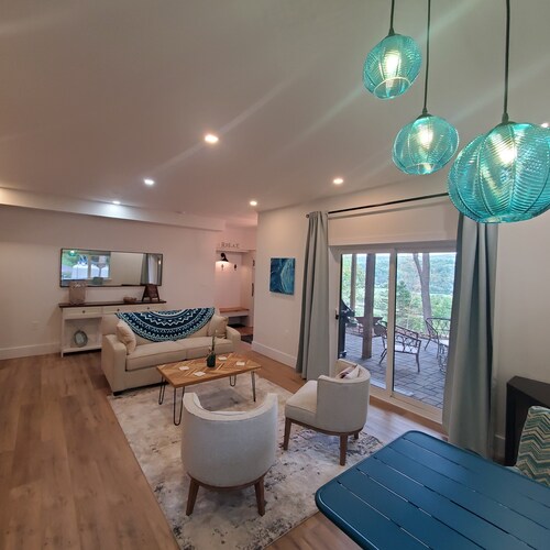 New luxury suite in the heart of wine country-steps from Benjamin Bridge Winery!