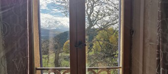 Luminous gîte surrounded by animals on an organic farm in the Verdon region