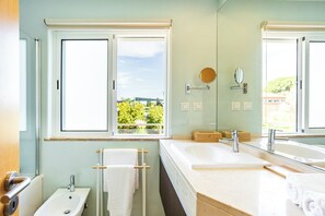 Deluxe Villa, 2 Bedrooms | Bathroom | Towels - Lumina Villas (Carvoeiro)