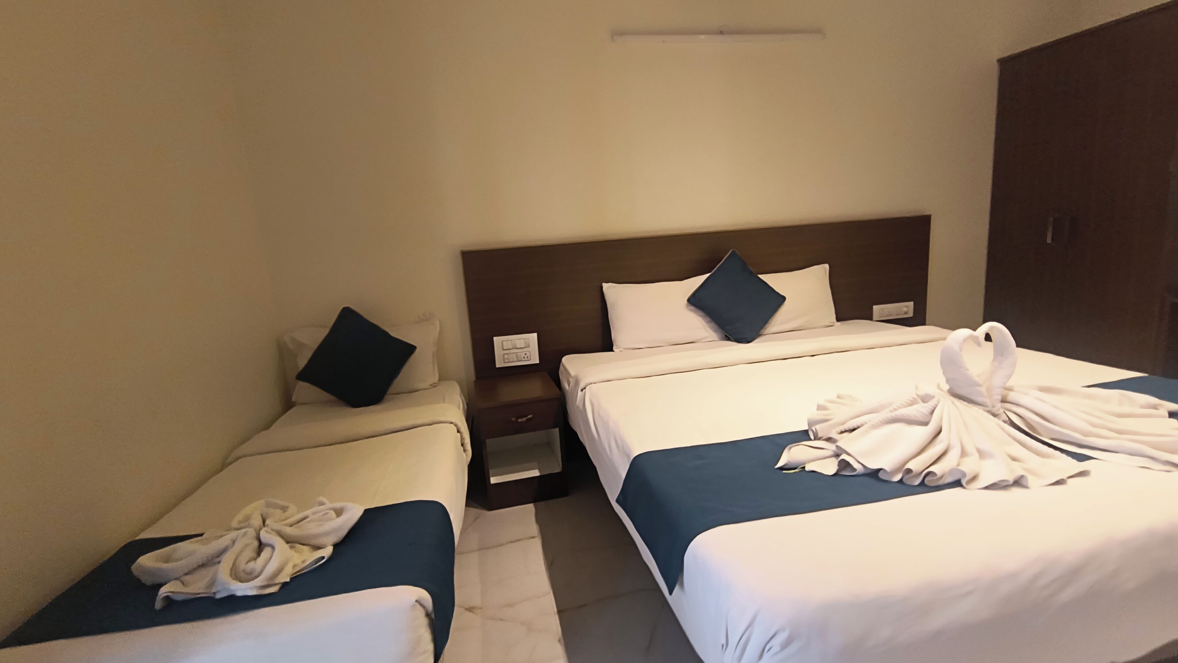 Triple Room | Desk, laptop workspace, free WiFi