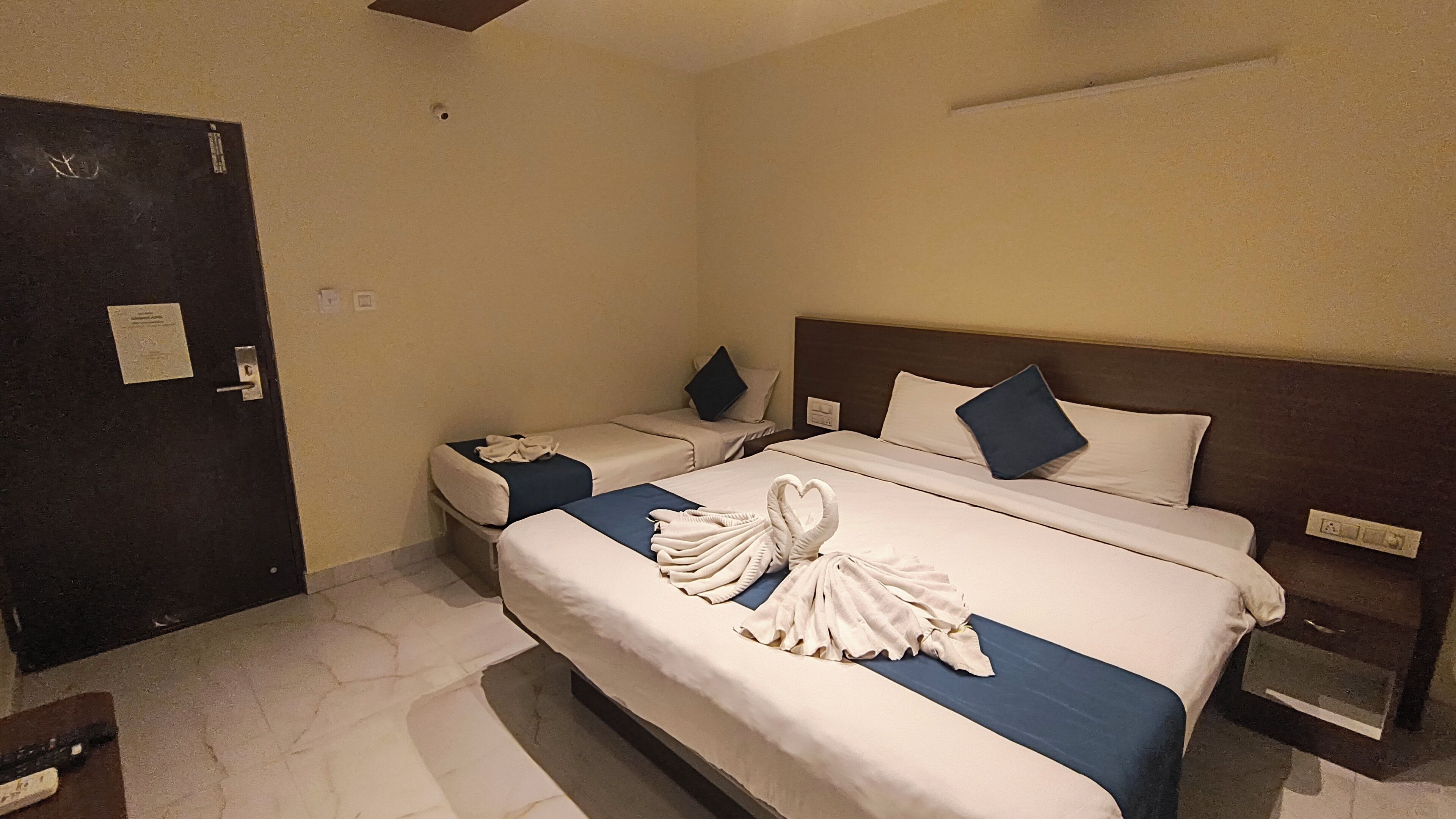 Triple Room | Desk, laptop workspace, free WiFi