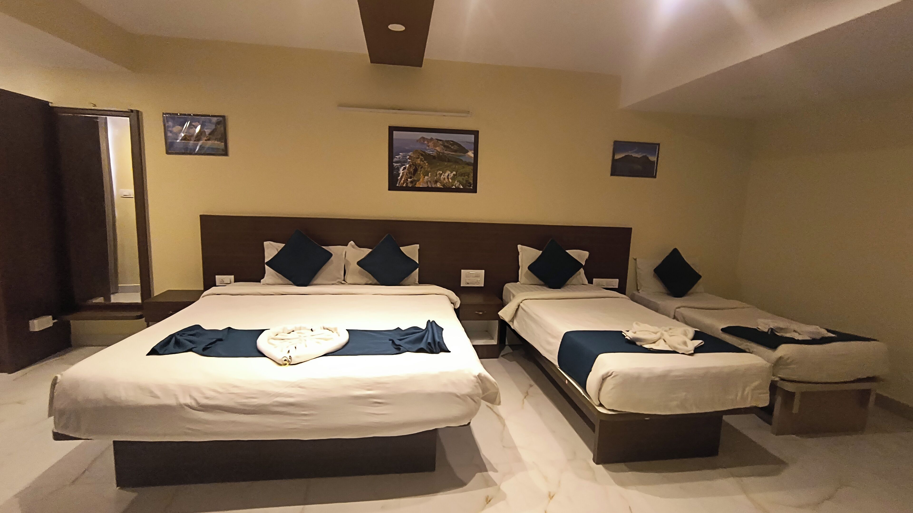 Family Quadruple Room | Desk, laptop workspace, free WiFi