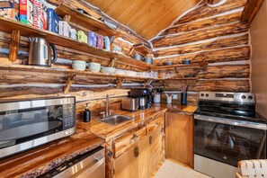 Private kitchen - Pinecrest Cabin: Serene Black Hills Getaway (Rapid City)