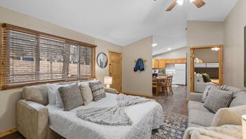 2 bedrooms, iron/ironing board, travel cot, free WiFi