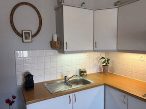 Micro-ondes, four, plaque de cuisson, lave-vaisselle