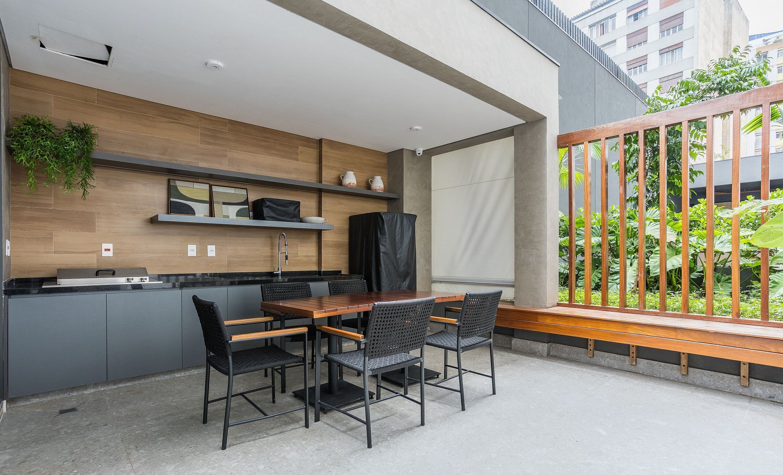 Basic Studio | Outdoor dining