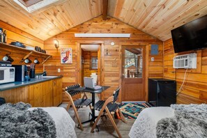 Lit parapluie, Wi-Fi, draps fournis