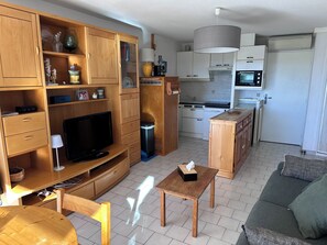 Unclassified image, 2 of 14, button