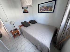 Unclassified image, 3 of 14, button