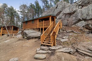 Exterior - Granite Gulch Cabin: Mt. Rushmore Gateway Retreat (Rapid City)