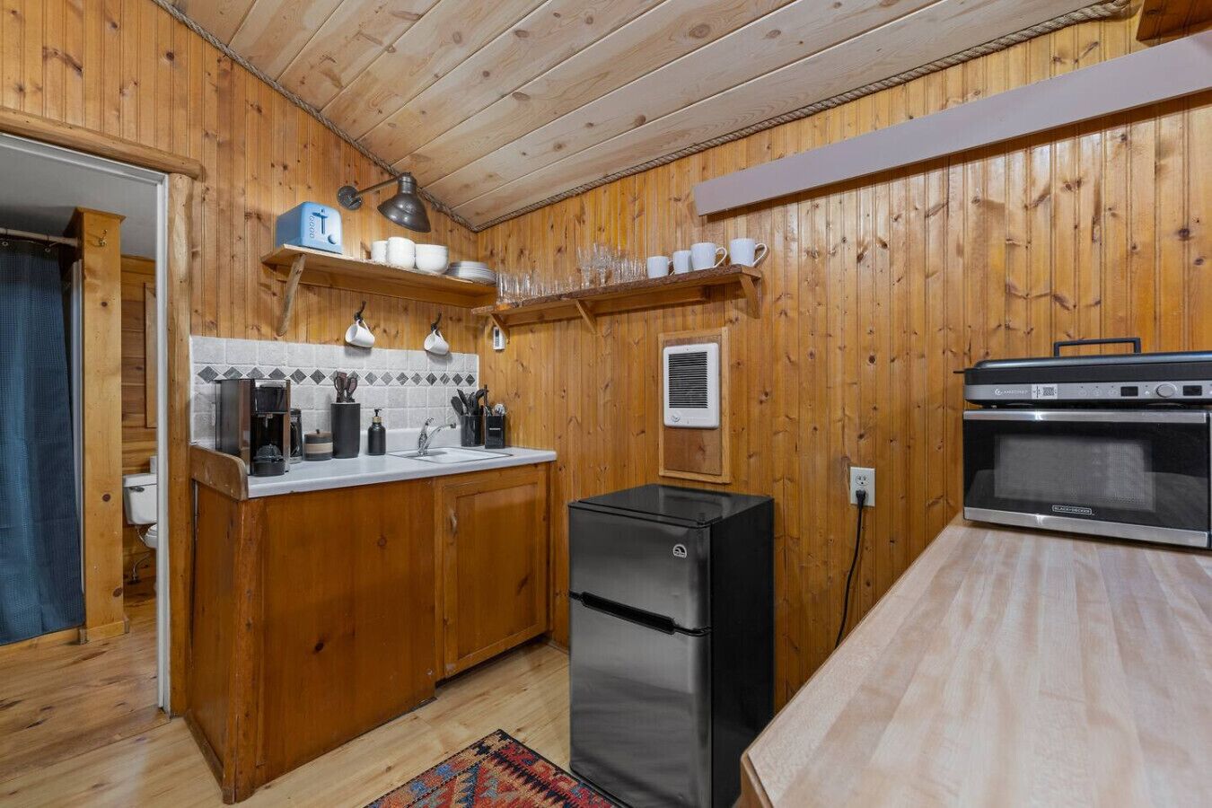 Fridge, stovetop, coffee/tea maker, toaster