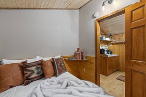 2 habitaciones, cuna de viaje, wifi gratis y ropa de cama 
