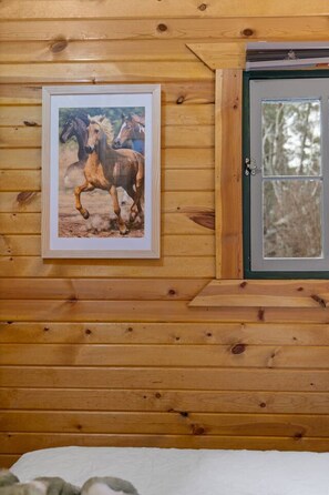 2 bedrooms, travel cot, free WiFi, bed sheets - Angler’s Haven Cabin: Black Hills Quiet Escape (Rapid City)