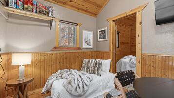 2 bedrooms, travel cot, free WiFi, bed sheets