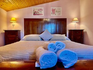 Iron/ironing board, WiFi, bed sheets