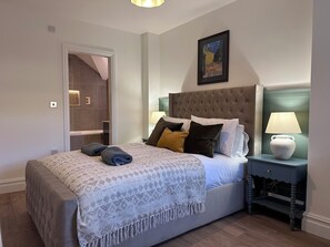 Unclassified image, 4 of 17, button - Luxury 2Bed 2 Bath Apartment in Historic Bank (Leyburn)