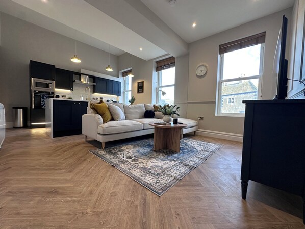 Unclassified image, 1 of 17, button - Luxury 2Bed 2 Bath Apartment in Historic Bank (Leyburn)