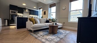 Luxury 2Bed 2 Bath Apartment in Historic Bank