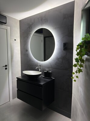 Unclassified image, 3 of 18, button - ROOT by the River | Villa with Douro River View, Next to Choupal River Beach! (Pedorido)