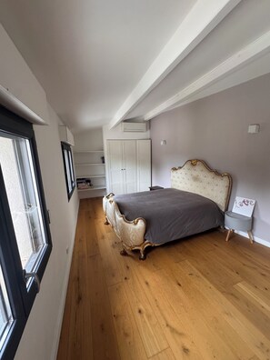 Unclassified image, 5 of 27, button