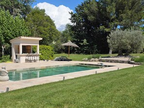 Unclassified image, 2 of 27, button