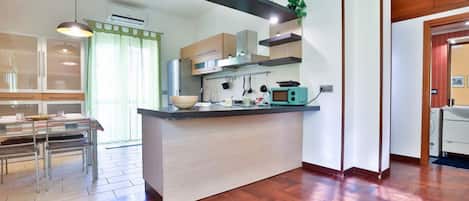 冷蔵庫、電子レンジ、食器洗い機