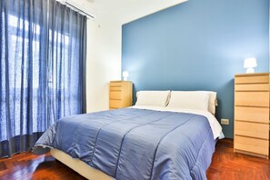 2 bedrooms, iron/ironing board - GuestHost - A cozy and spacious 83 square meters apartment, perfect for four people, located on the fourth floor of a building with an elevator (NOT accessible to guests with disabilities).The property enjoys an excellent seafront location: our guests ca (Pozzuoli)