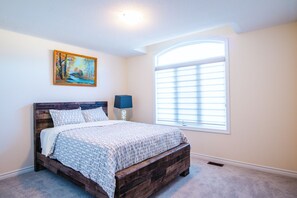 Planxa i posts de planxar i roba de llit 