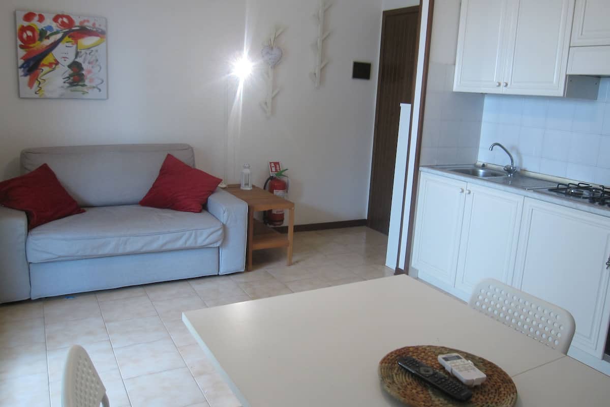 Huoneisto, 1 makuuhuone, parveke, näköala puutarhaan | Olohuone