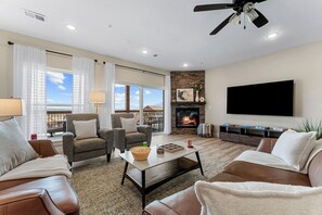 Smart TV, fireplace - Luxury Condo Over Lazy River & Private Hot Tub (Kimberling City)