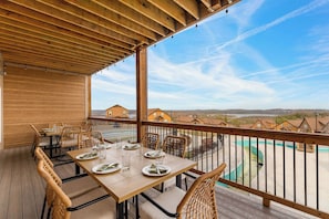 Outdoor dining - Luxury Condo Over Lazy River & Private Hot Tub (Kimberling City)