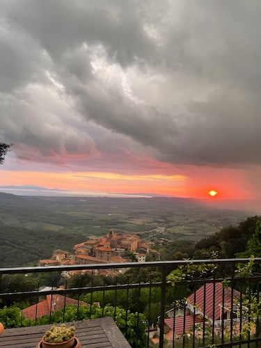 Apartment 'Casa Tina' with Sea View, Private Garden and Wi-Fi