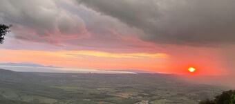 Apartment 'Casa Tina' with Sea View, Private Garden and Wi-Fi