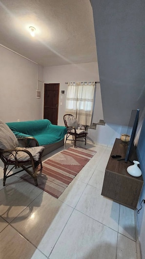 House, 2 Bedrooms, Accessible, City View | Living area - Casa Danimar Climatizada 6 min do Centro Histórico (Paraty)