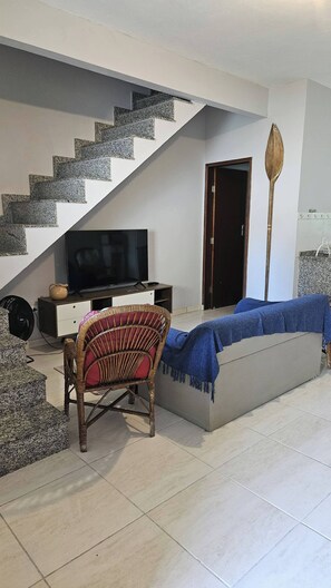 House, 2 Bedrooms, Accessible, City View | Living area - Casa Danimar Climatizada 6 min do Centro Histórico (Paraty)