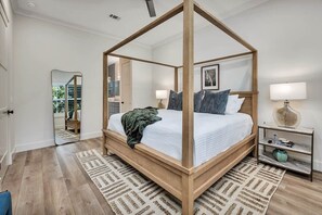 4 bedrooms, iron/ironing board, free WiFi, bed sheets - Seafarer Lodge North (Jekyll Island)