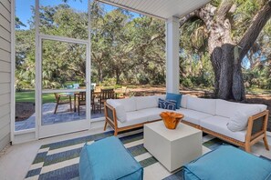 Smart TV, fireplace - Seafarer Lodge North (Jekyll Island)