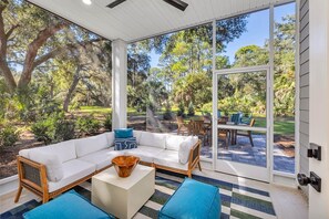 Smart TV, fireplace - Seafarer Lodge South (Jekyll Island)
