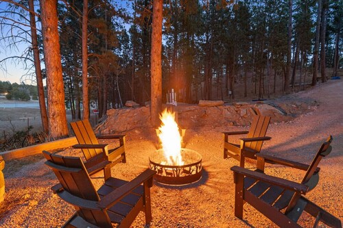 Silver Pine Haven: South Dakota Log House Stay