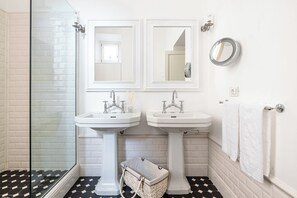 Hair dryer, bidet, towels, soap - Casa Giulia, a Burghesius home (Roma)